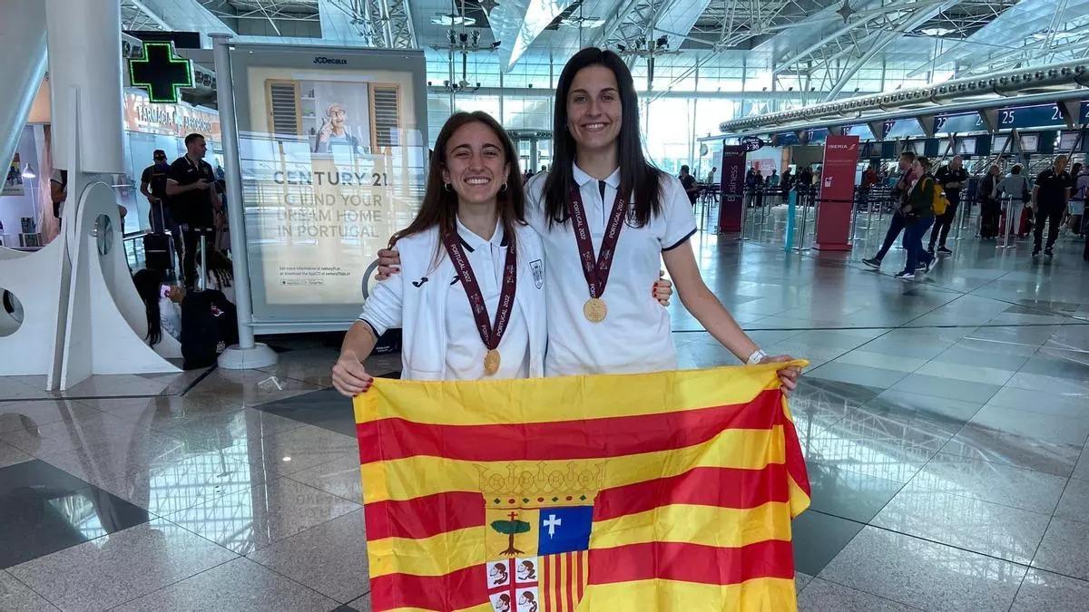 Irene Samper y María Sanz celebrando el pasado julio el Europeo de Portugal