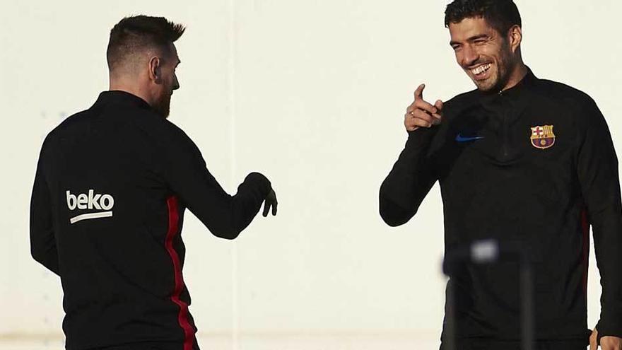 Leo Messi y Luis Suárez, durante el entrenamiento de ayer.