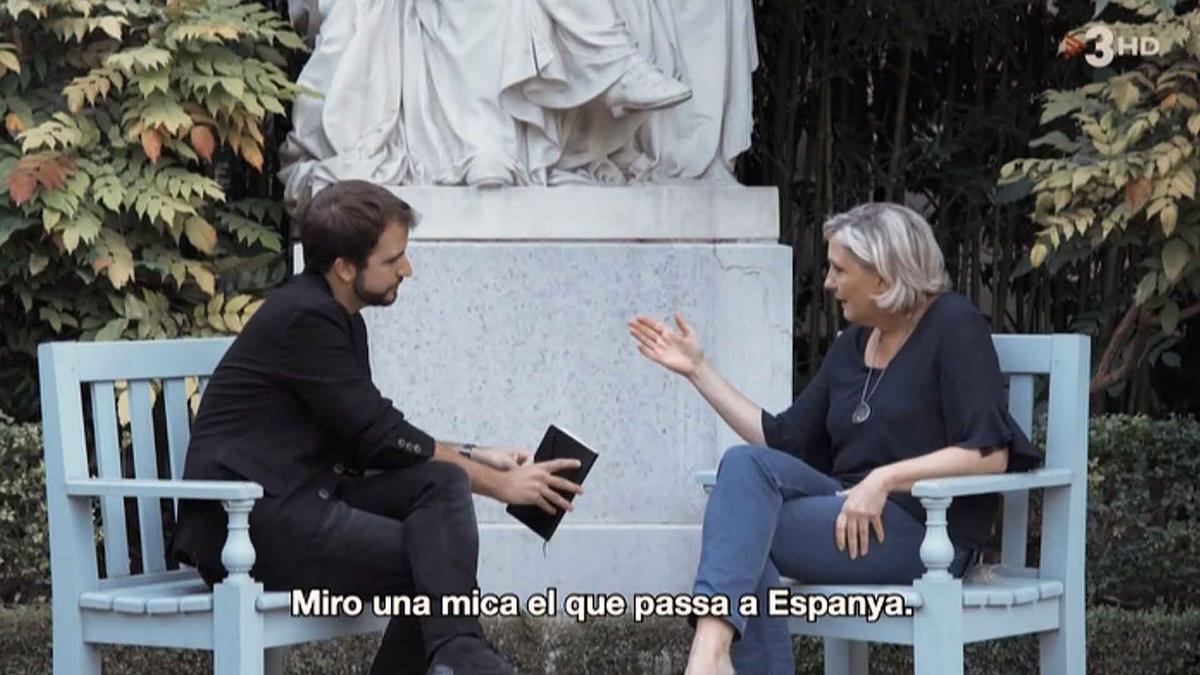 Ricard Ustrell con Marine Le Pen (TV-3). Tú y yo somos tres. Por Ferran Monegal