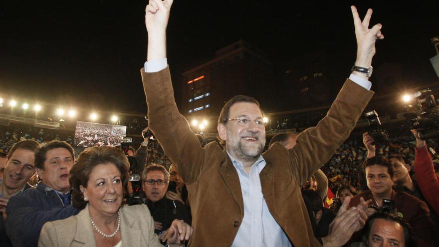 Álvaro Pérez, en la esquina inferior derecha, durante el mitin de Rajoy en la plaza de toros en 2008.