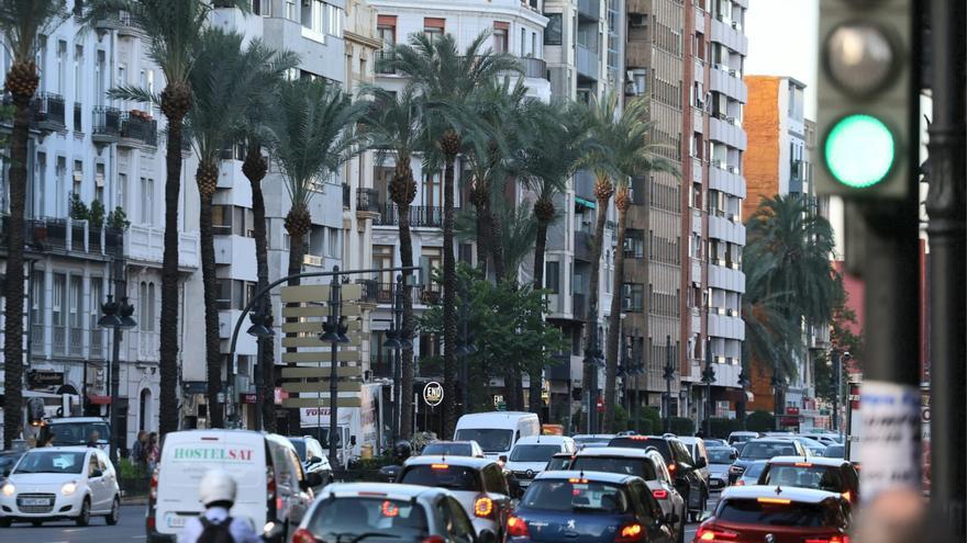 Hasta 700.000 coches  atascan las entradas de València cada día