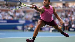 Un Alcaraz de rècord avança ferm en el US Open