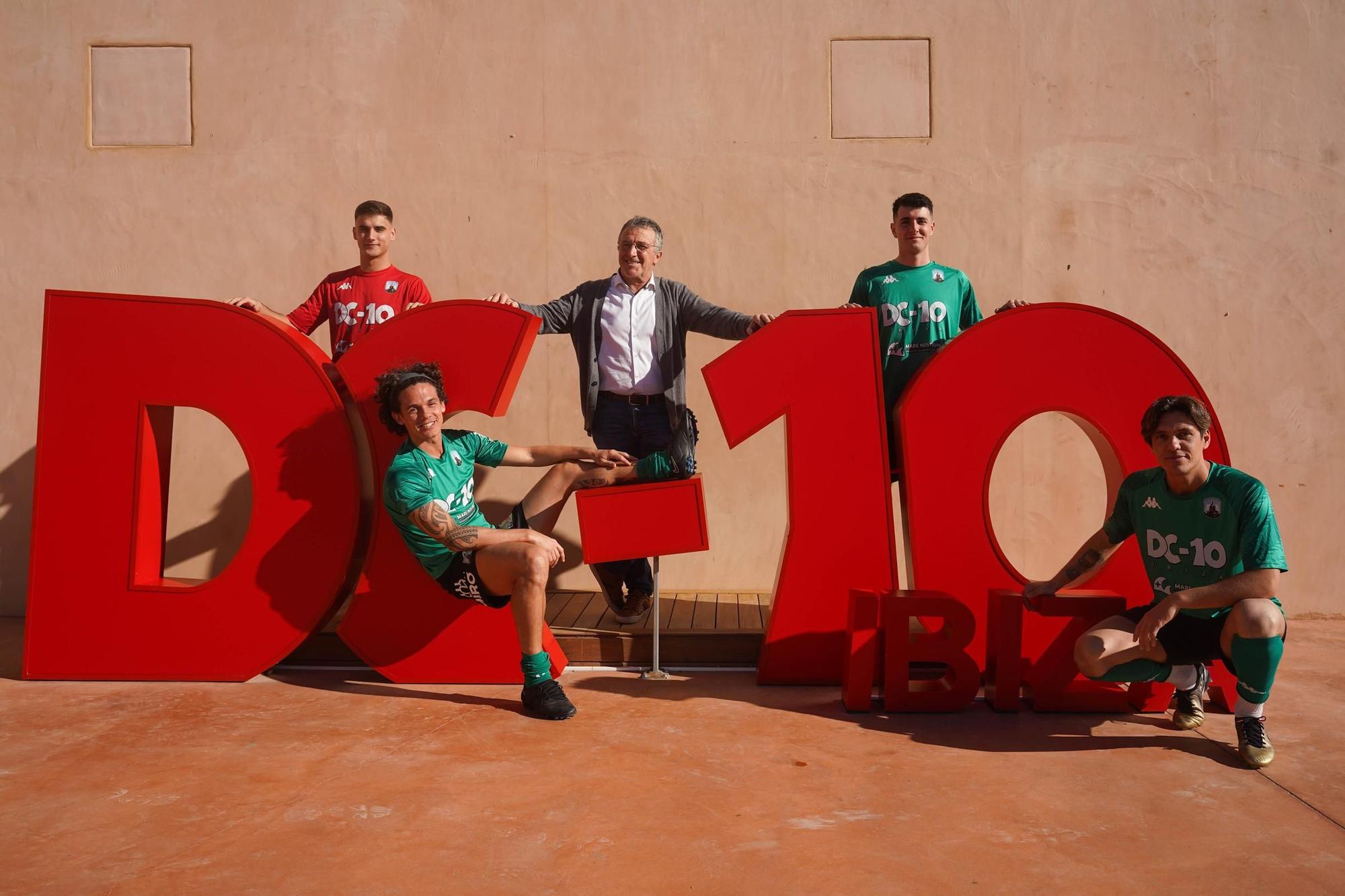 Mira las imágenes de la felicitación de Navidad del equipo de fútbol de Sant Jordi
