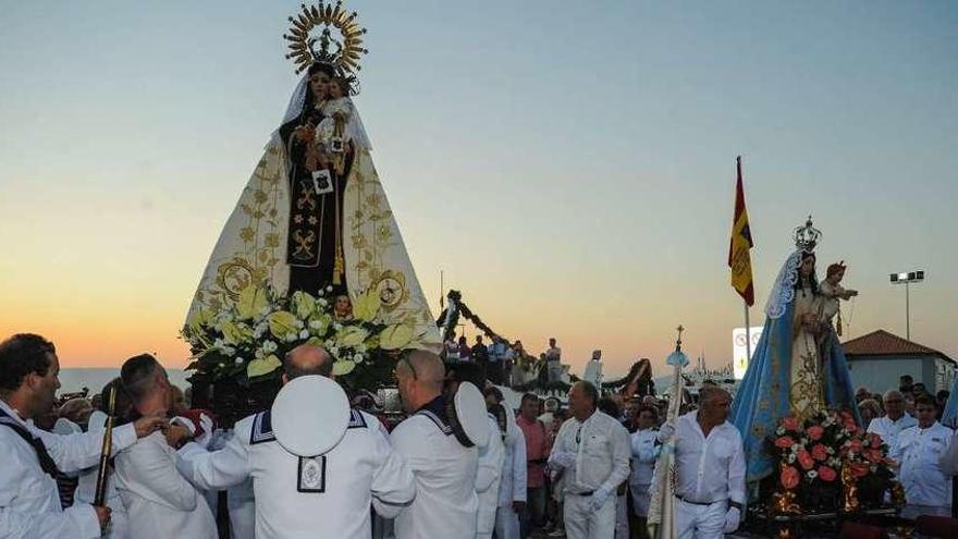 La procesión del Carme de Vilaxoán del verano pasado. // Iñaki Abella