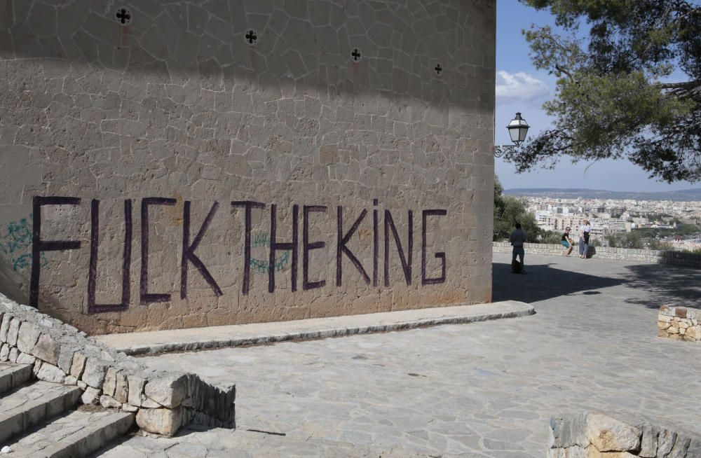 Graffitis verunstalten Kapelle im Bellver-Park