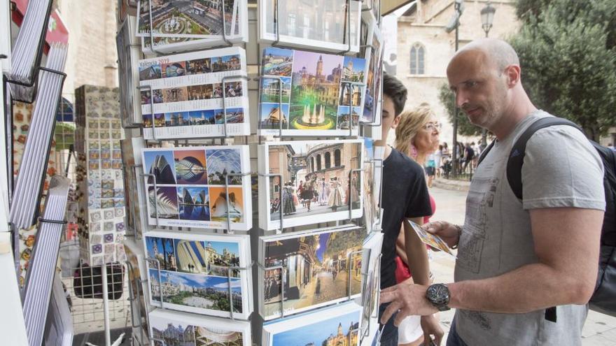 Un turista, en el centro de València