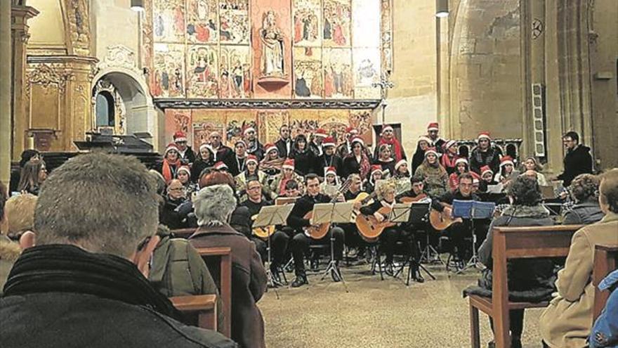 La escuela de folclore da un recital de villancicos