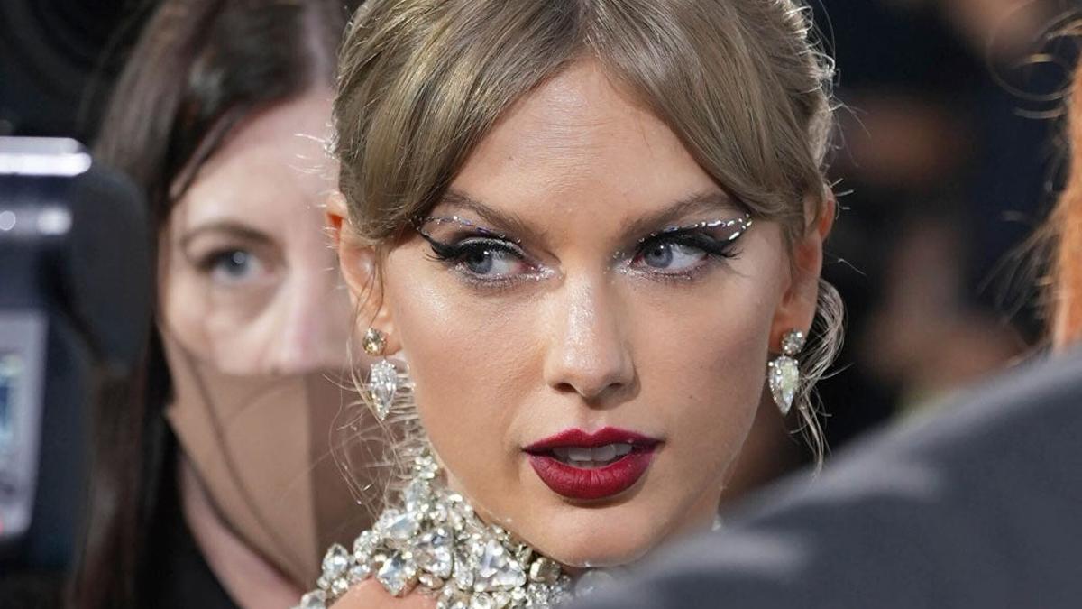 A Taylor Swift le pesa su desnudo en los MTV MTVA... ¡Por el vestido!