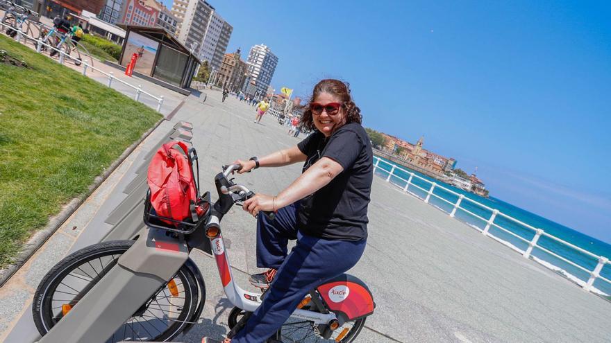 El renovado servicio de bicis eléctricas de Gijón cumple un año: ¿qué mejoras piden los usuarios?