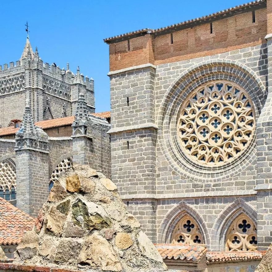 La primera catedral gótica de España está en una muralla medieval y es Patrimonio de la Humanidad