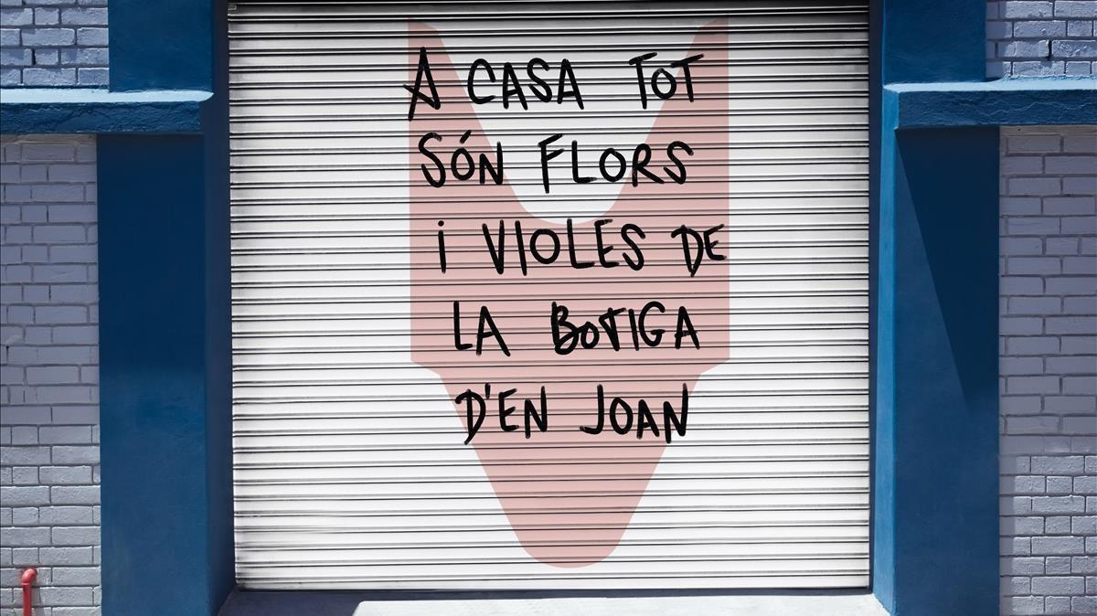 Persiana con mensaje, pensada para comercios del eje Sants-Les Corts