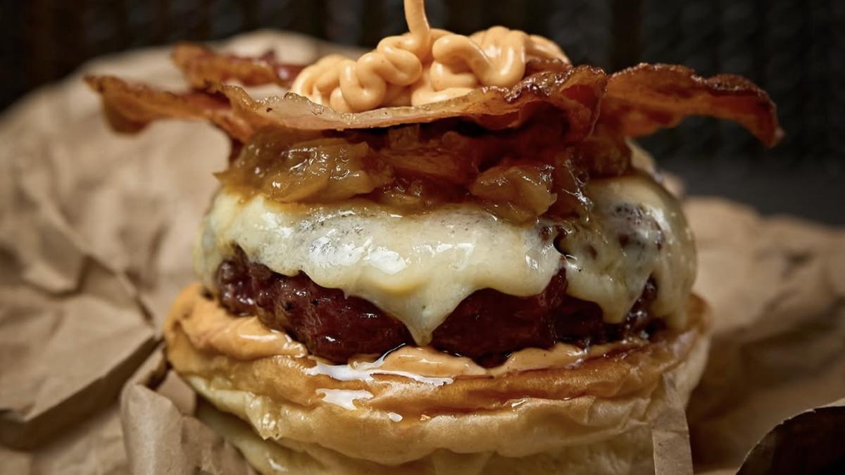Esta es la hamburguesa que sedujo a Michael Jordan.