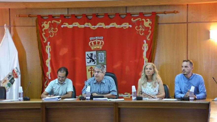 San Bartolomé mejora el asfalto de las calles de El Pajar