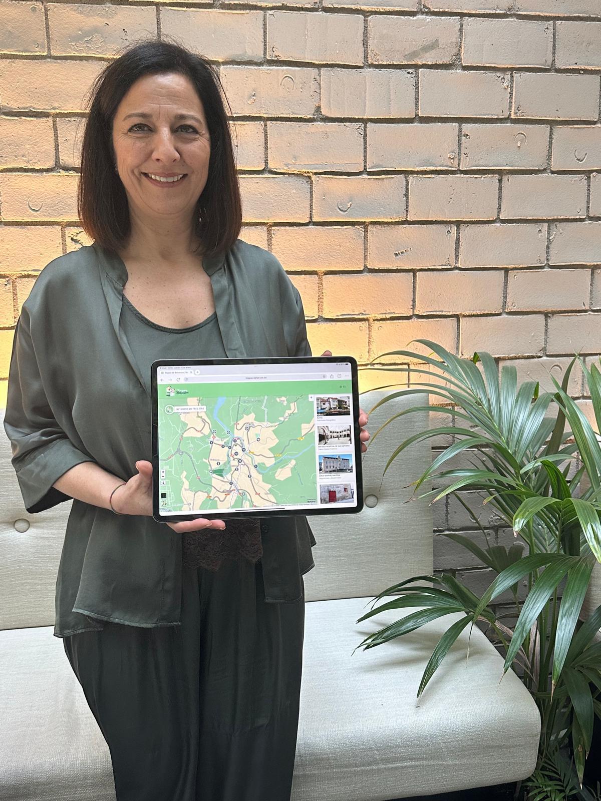 María Barral presenta la nueva web de turismo de Betanzos.