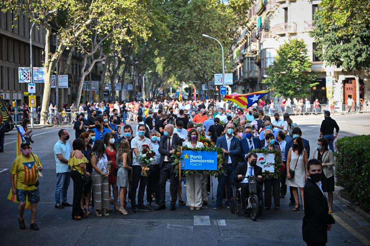 El PDeCat realiza su ofrenda floral en el monumento a Rafael Casanova.