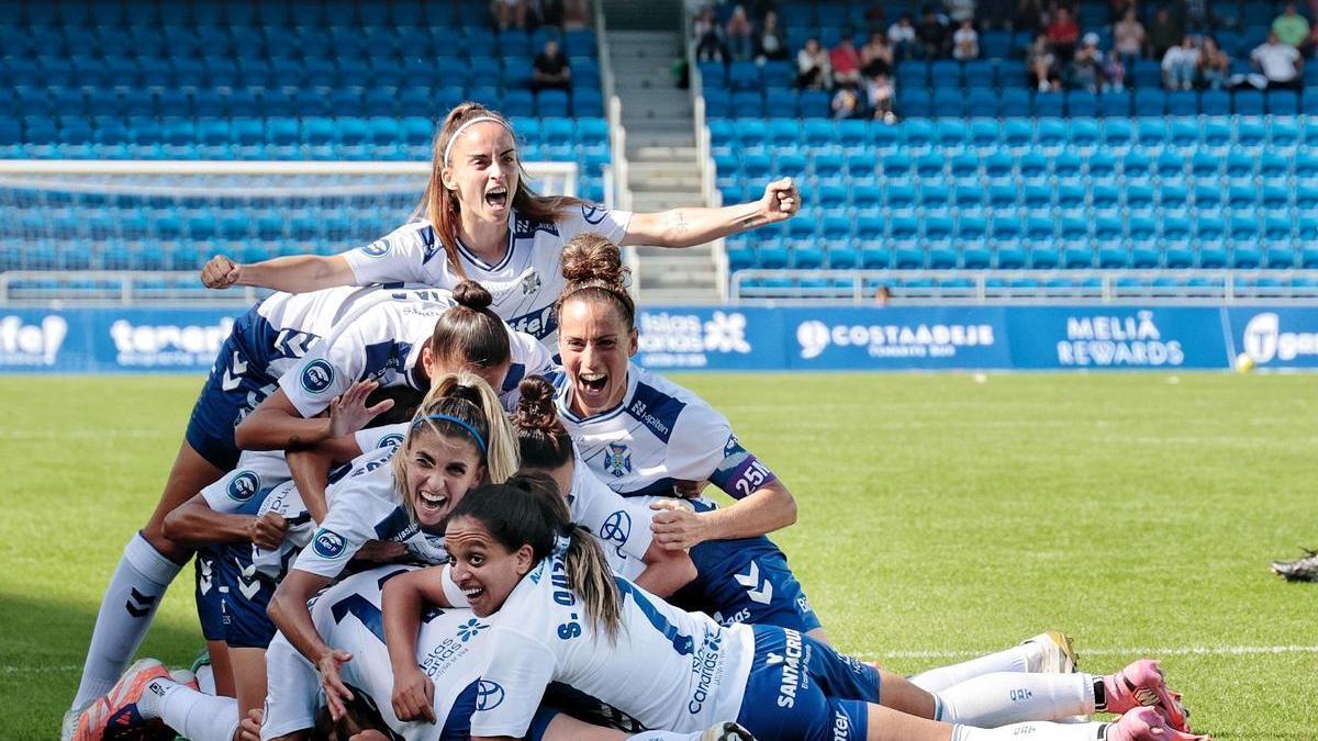Las futbolistas del Tenerife Femenino celebran un gol.