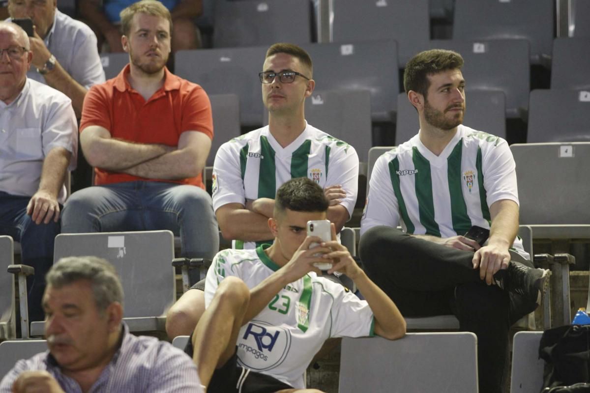 Los aficionados del Córdoba CF en el Arcángel