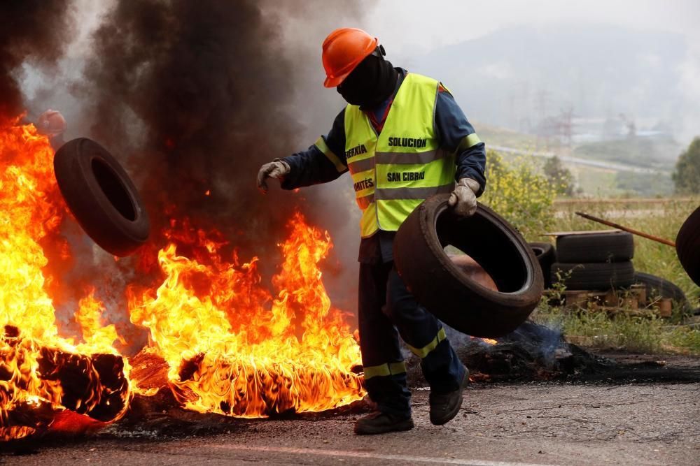 Protestas contra los despidos en Alcoa San Cibrao