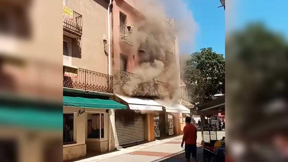 Incendi en una botiga del centre de Palafrugell