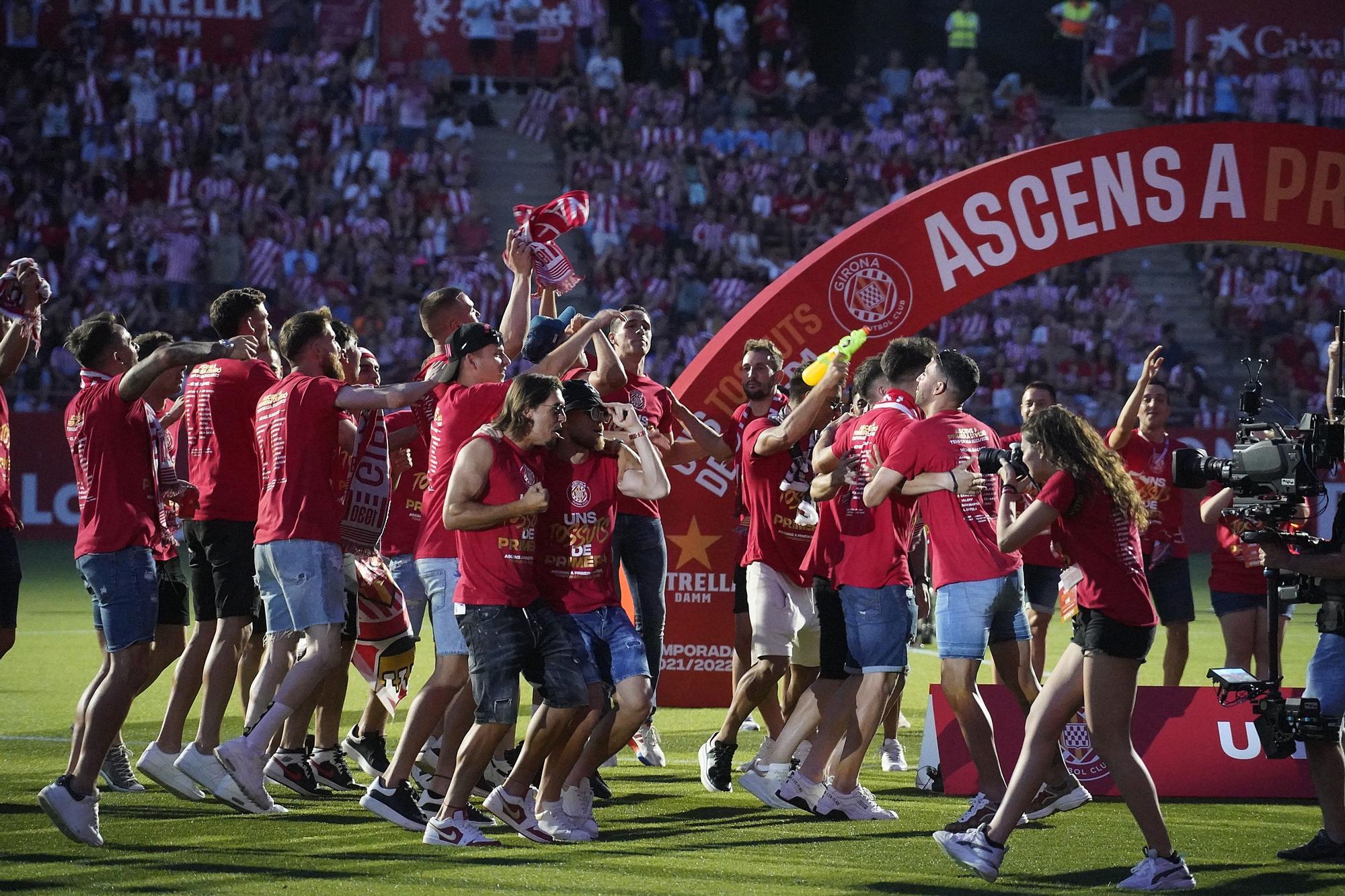 Les millors imatges de la rua de celebració del Girona i el Bàsquet Girona