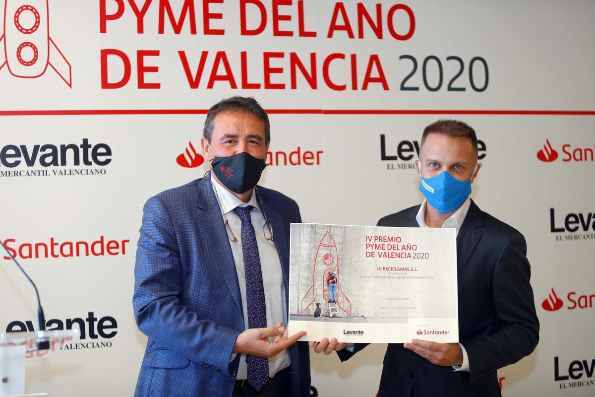 LV Reciclamás 2005 SL recoge su premio.