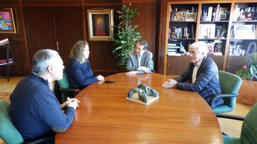 Caballero se reunió ayer con representantes de CC.OO. // Faro