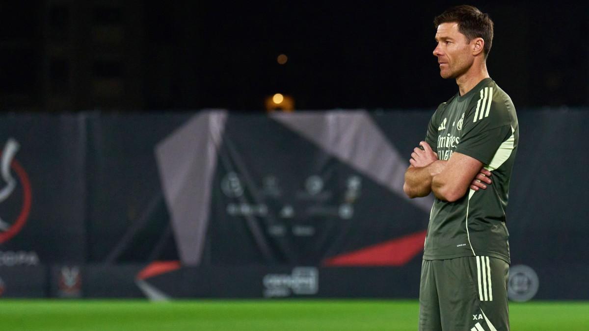 Xabi Alonso durante el entrenamiento de ayer