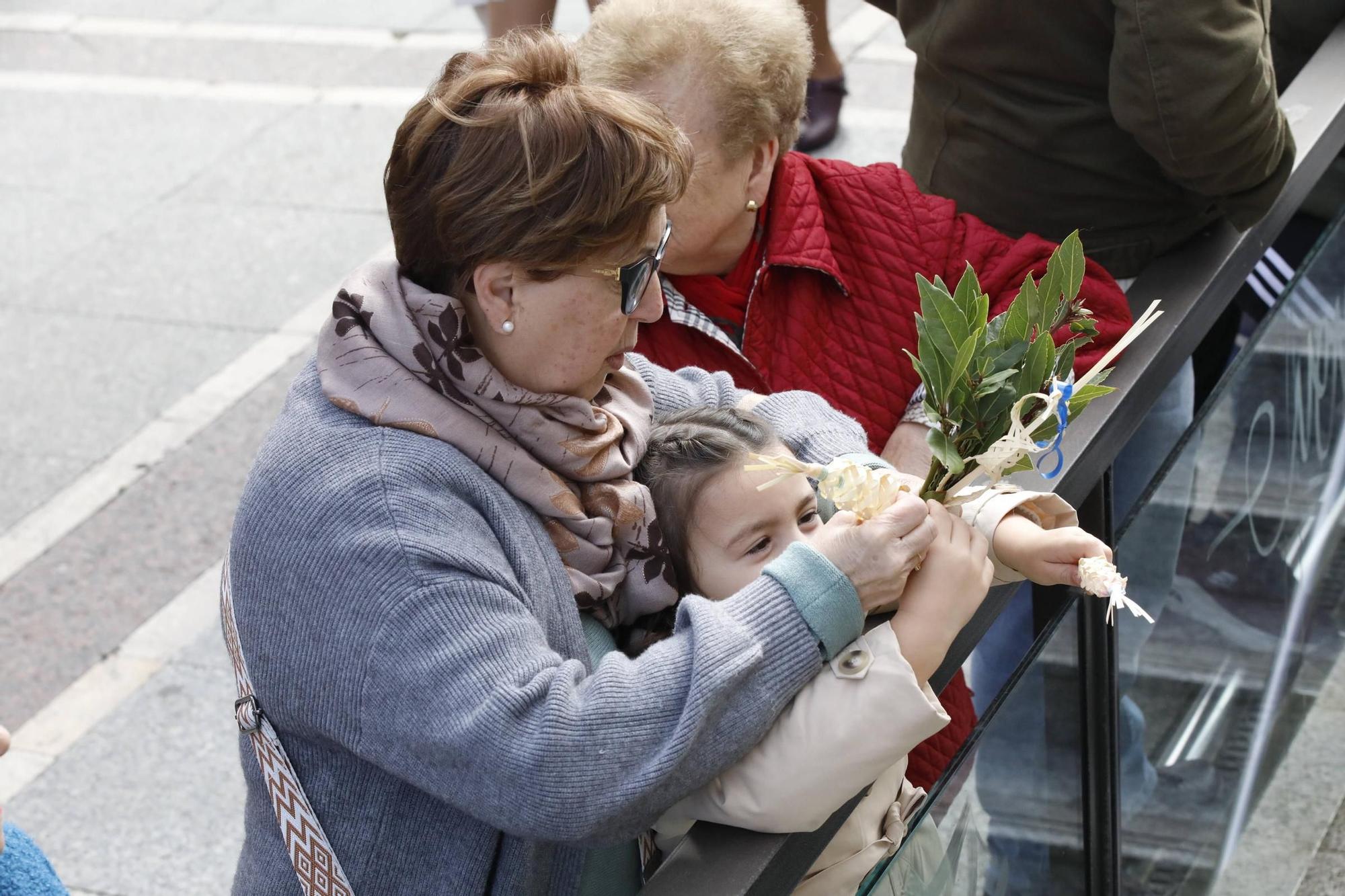 EN IMÁGENES: Gijón procesiona para celebrar el Domingo de Ramos