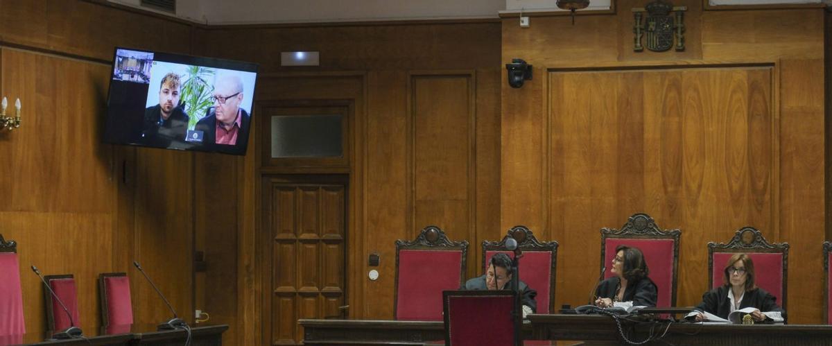 El acusado prestó declaración por videoconferencia en la Audiencia Provincial. | ROI CRUZ