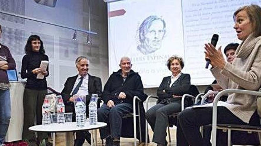 Un moment de l&#039;acte en memòria de Lluís Espinal, a la biblioteca de Sant Fruitós