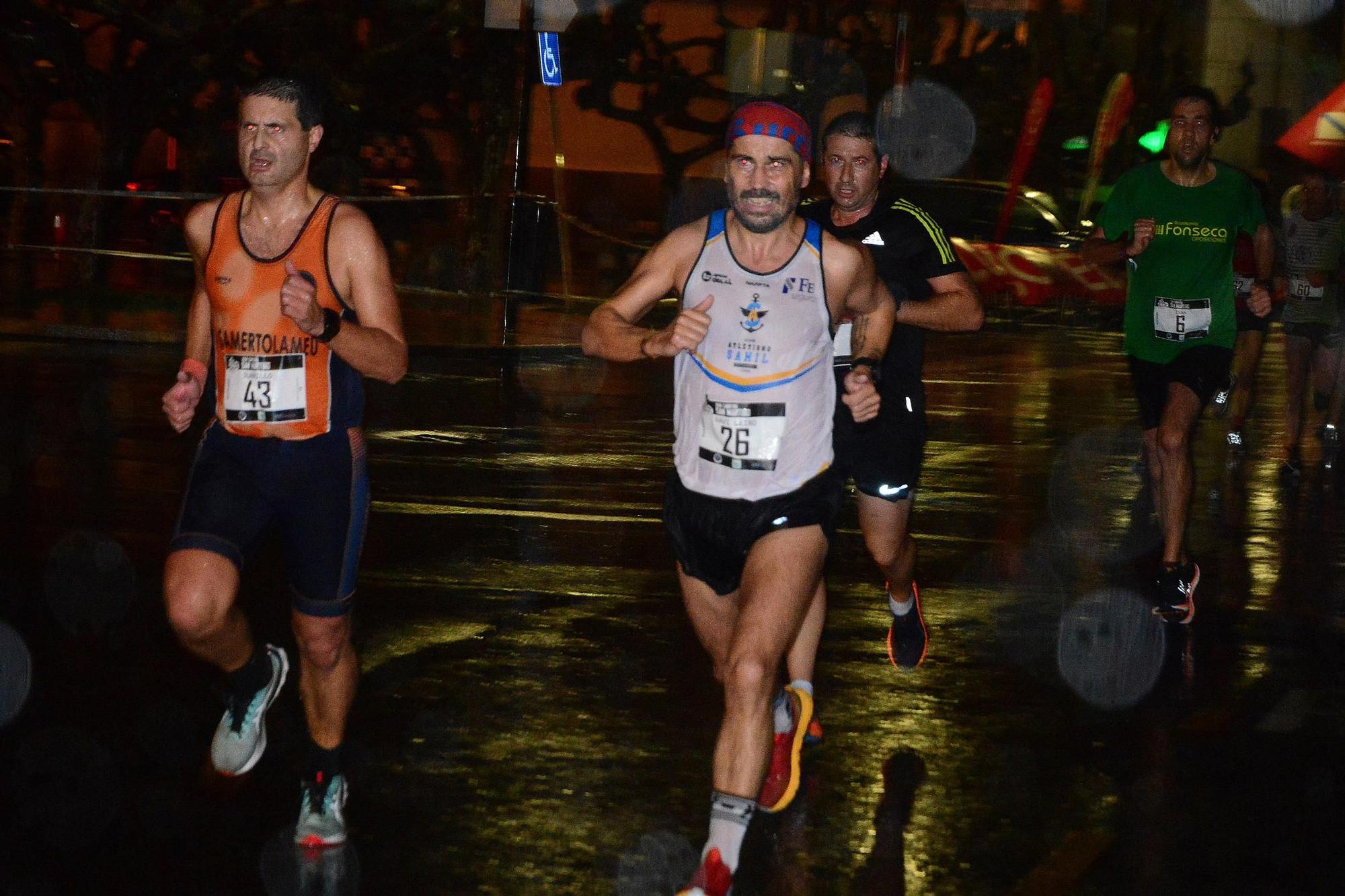 La XXVI Carreira San Martiño de Bueu, contra la lluvia y el viento
