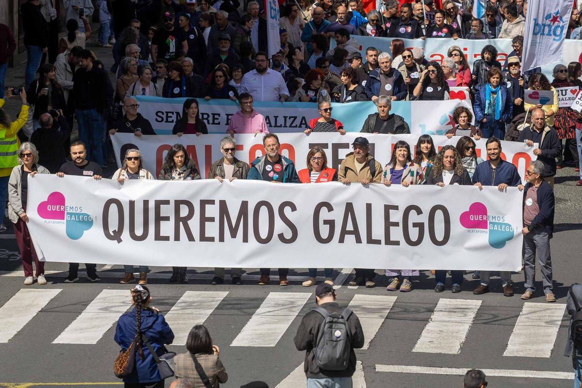 O galego inunda Santiago nun 17 de maio de reivindicación e festa: "Begoña Caamaño tería estado aquí con nós"