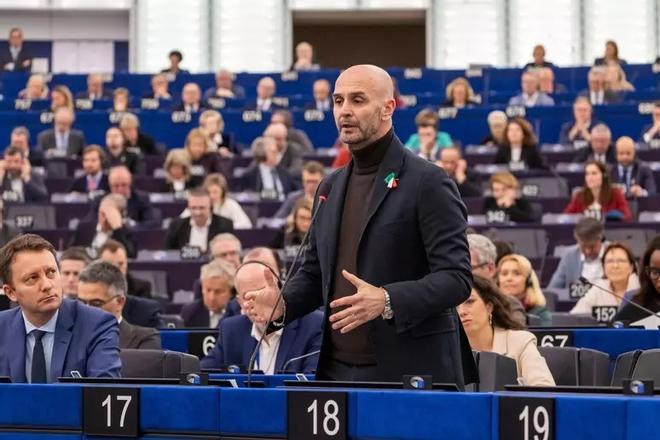 Nicola Procaccini, presidente de los Conservadores y Reformistas de la UE: "Sánchez comete un error comprando gas a Rusia"