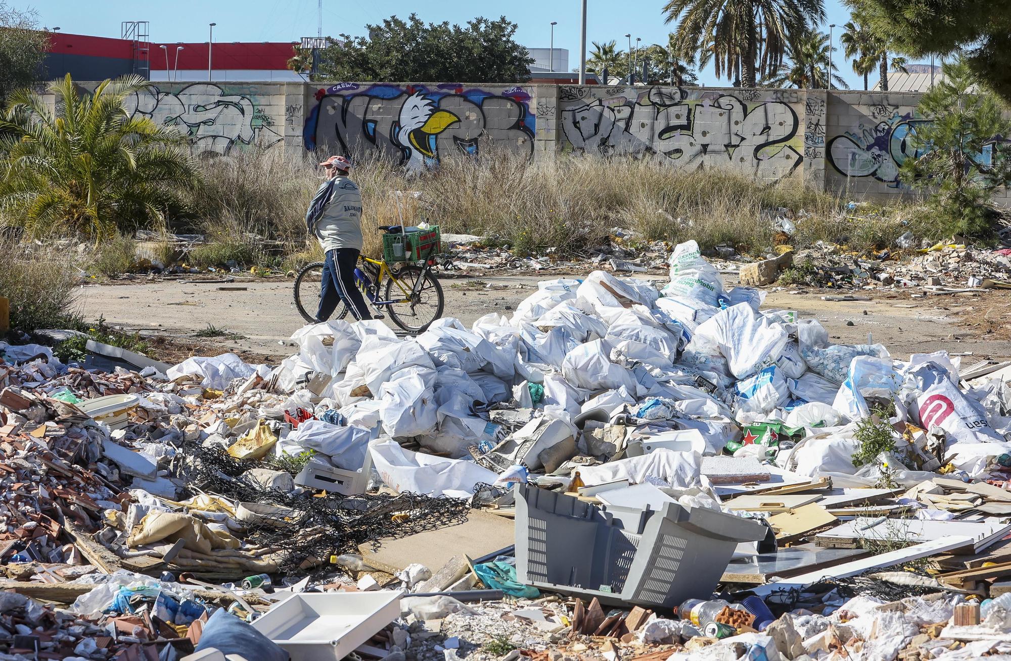 Escombreras ilegales, Ecopuntos y Ecoparque