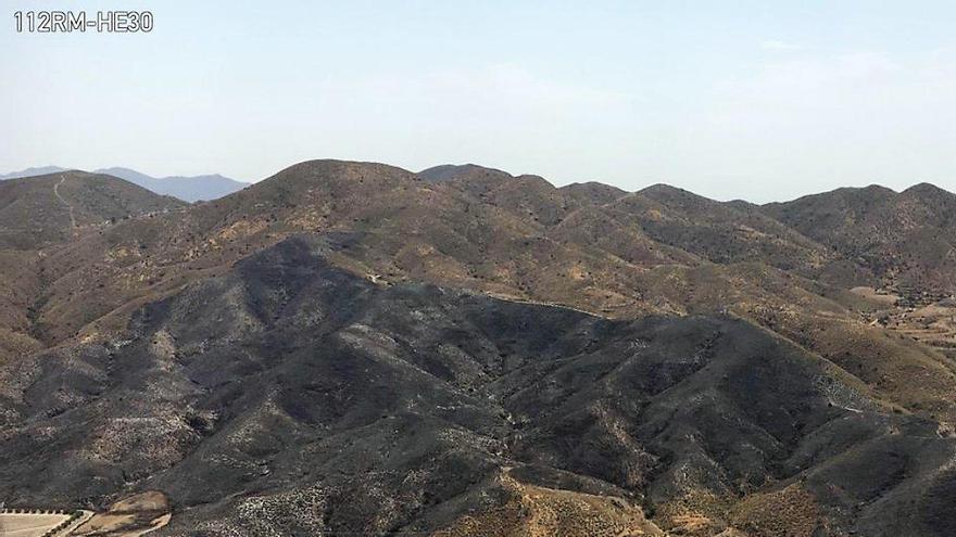 Logran extinguir el incendio que afectaba a la Sierra de Almenara