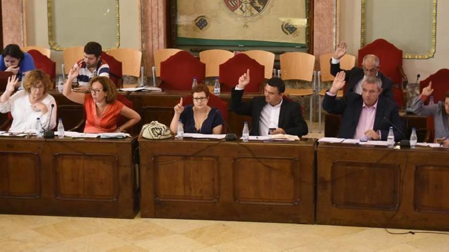 El Pleno de ayer fue uno de los más rápidos, con sólo 13 mociones, y tras el cual el alcalde deseó buenas vacaciones a la corporación.