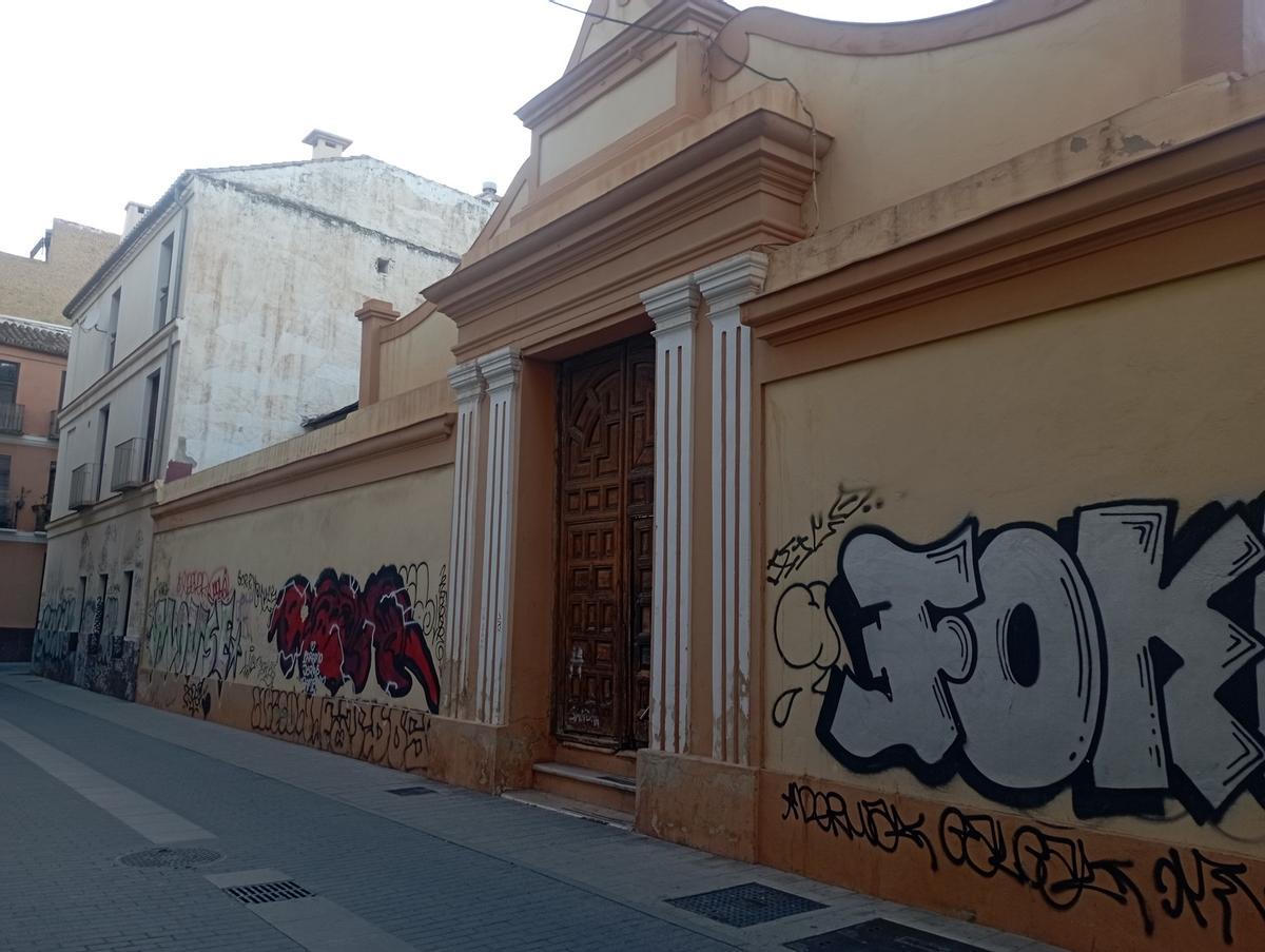 Detalle del Garaje Las Delicias, en la calle Marqués de Valdeflores, en mayo.