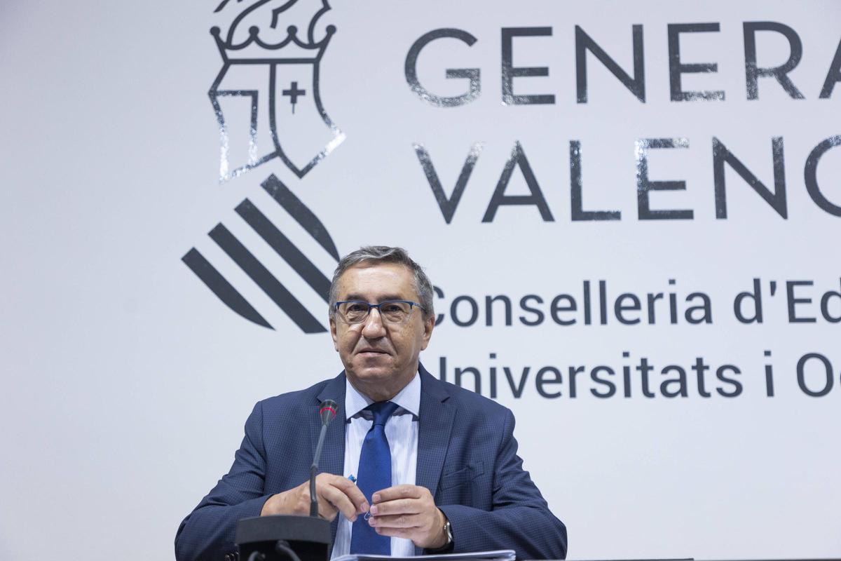 El conseller de Educaicón José Antonio Rovira