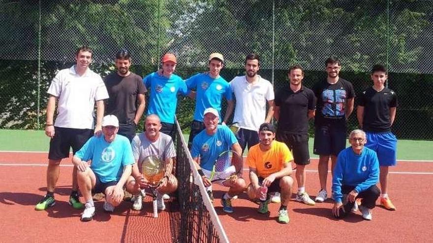 Jugadores del Breaking Tennis y del Eureka, en Ourense.