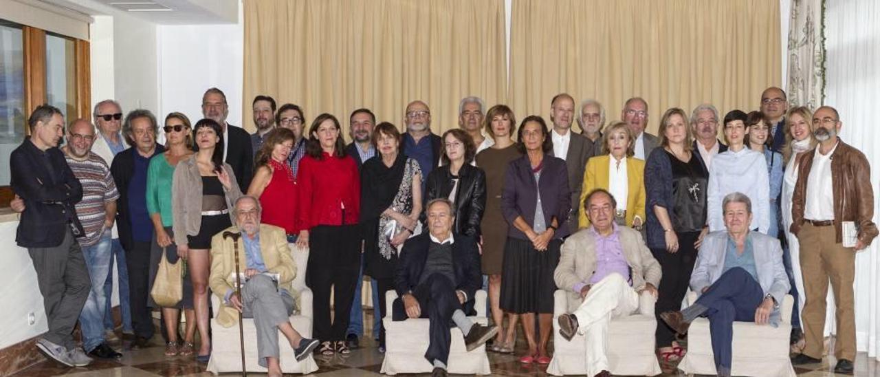 Foto de familia con los participantes de las Converses de Formentor.