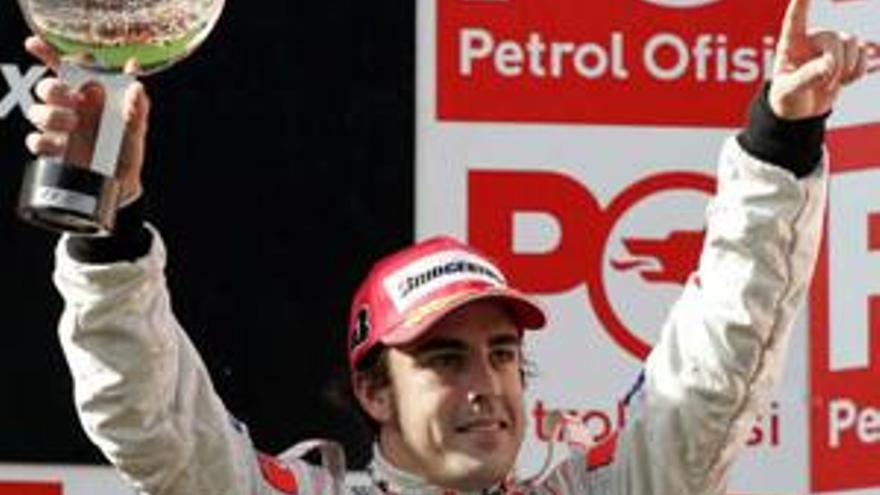 Fernando en el podio en 2007