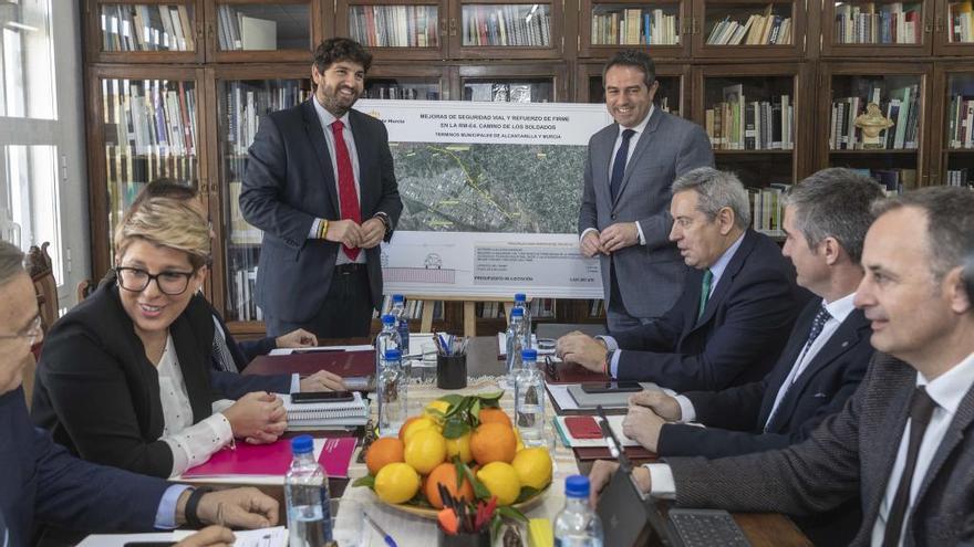 López Miras y Joaquín Buendía, en el Consejo de Gobierno celebrado en Alcantarilla.