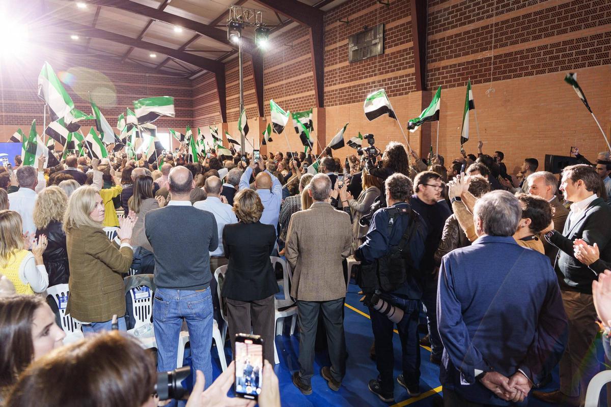 FOTOGALERÍA | El acto de Feijóo y Guardiola en Lobón, en imágenes