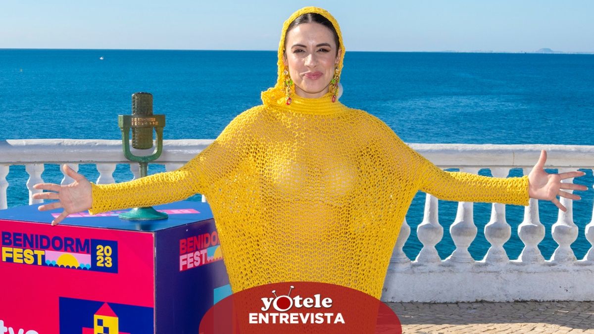 Blanca Paloma con su micrófono de bronce tras ganar el Benidorm Fest 2023