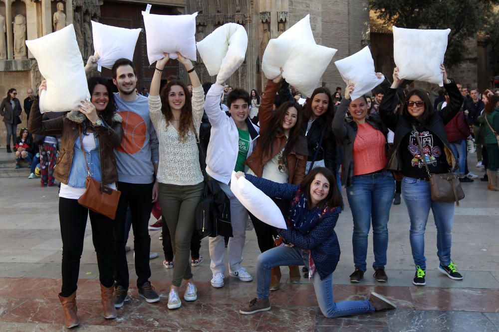 Guerra de almohadas en Valencia