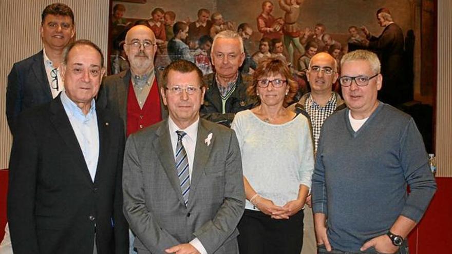 Comissió organitzadora del cicle de cinema: al darrere, d&#039;esquerra a dreta, Lluís Pagès, Manuel Quinto, Miquel Blanch, Jaume Ferrer; al davant, Lluís Magriñà, Ramon Sanllehí, Mariona Camps i Joan Barbé