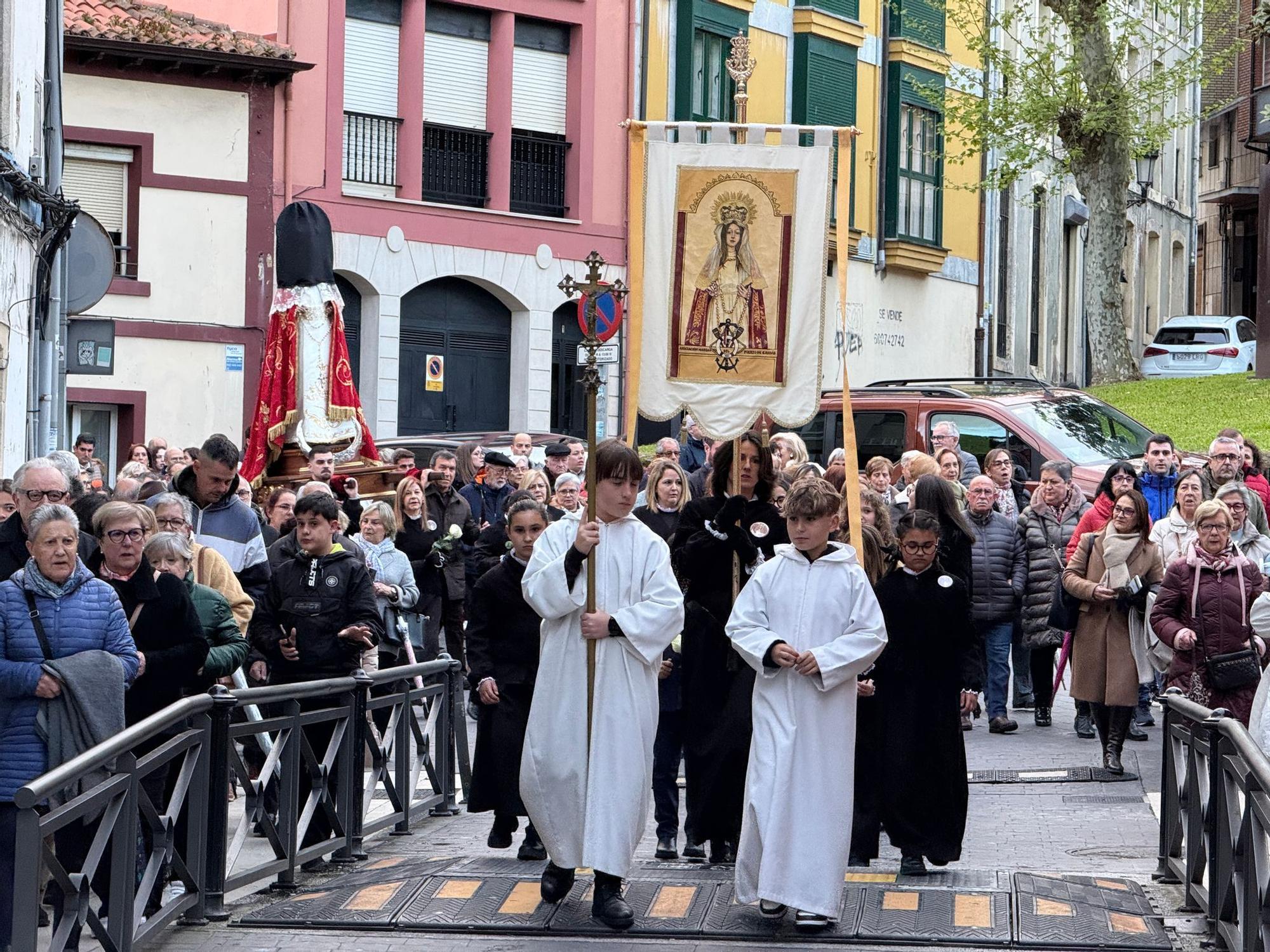 La procesión de Sábado Santo en Candás, en imágenes