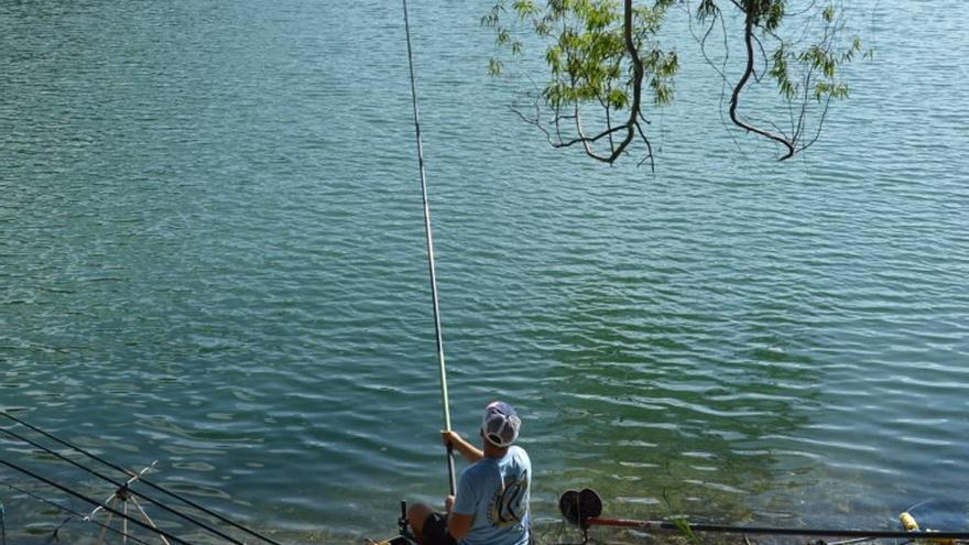 Mula se divierte con las motos y la pesca