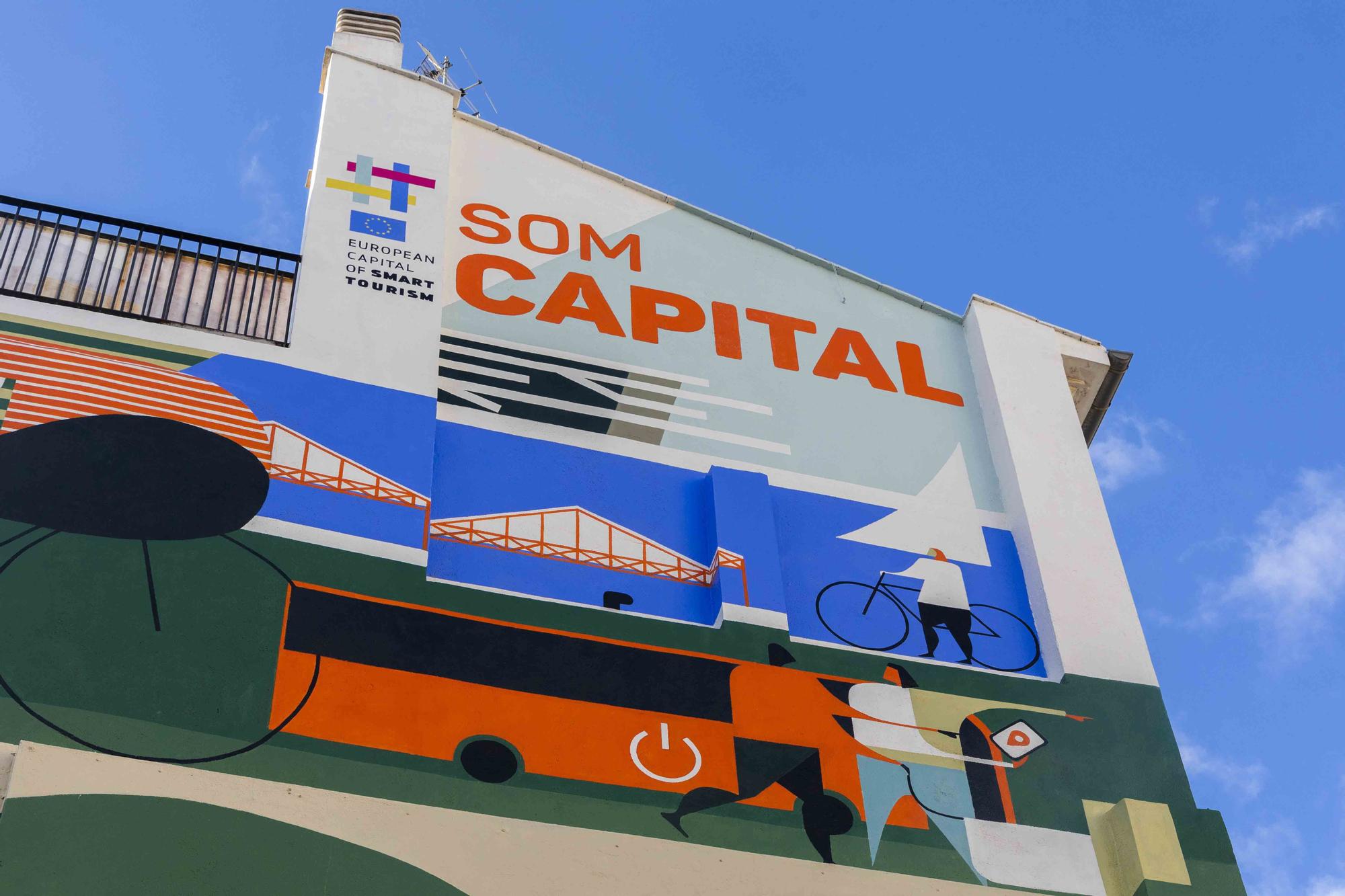 Así es el nuevo mural sobre València en la plaza Mossèn Sorell