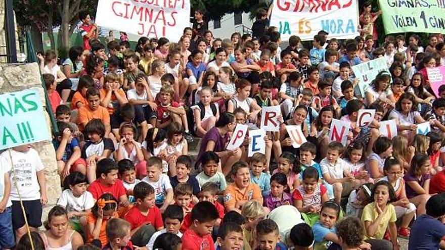 Los alumnos del colegio Santíssim Crist de Gata secundaron ayer la protesta.